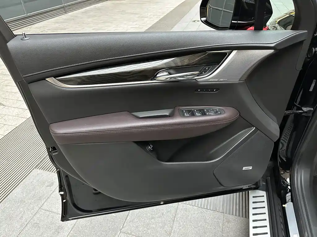 Cadillac XT6 — фото 18