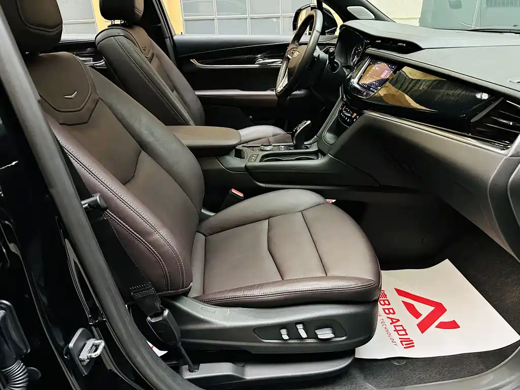 Cadillac XT6 — фото 23