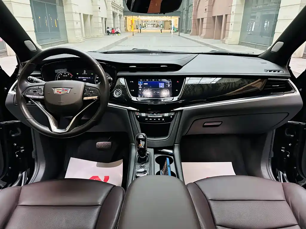 Cadillac XT6 — фото 8