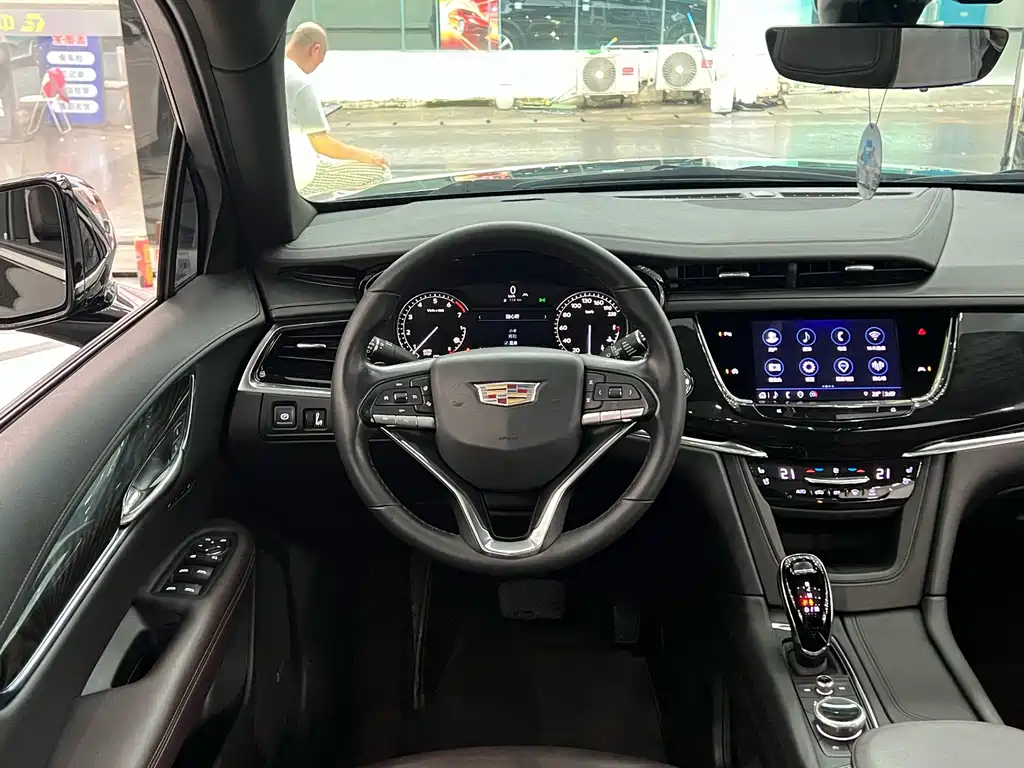 Cadillac XT6 — фото 11