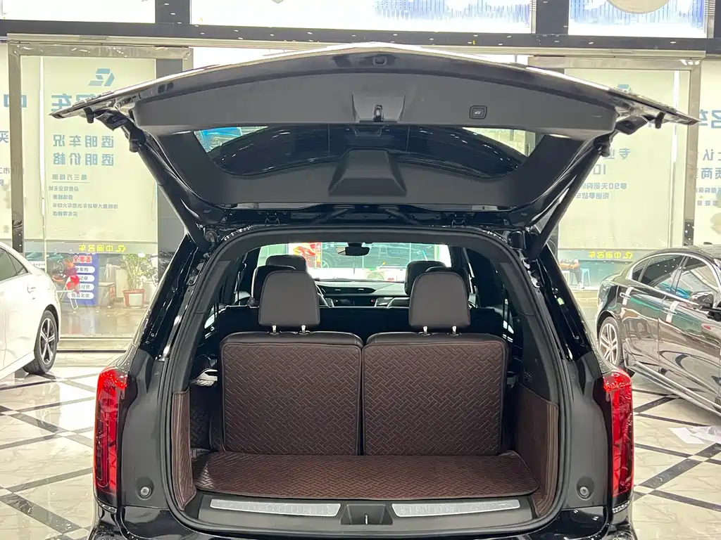 Cadillac XT6 — фото 14