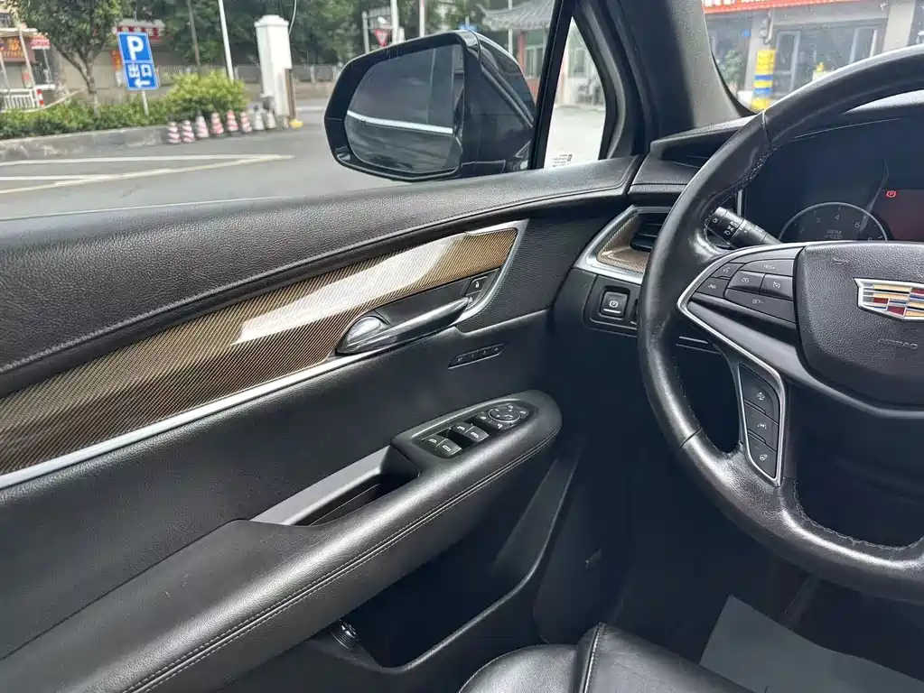 Cadillac XT5 — фото 13
