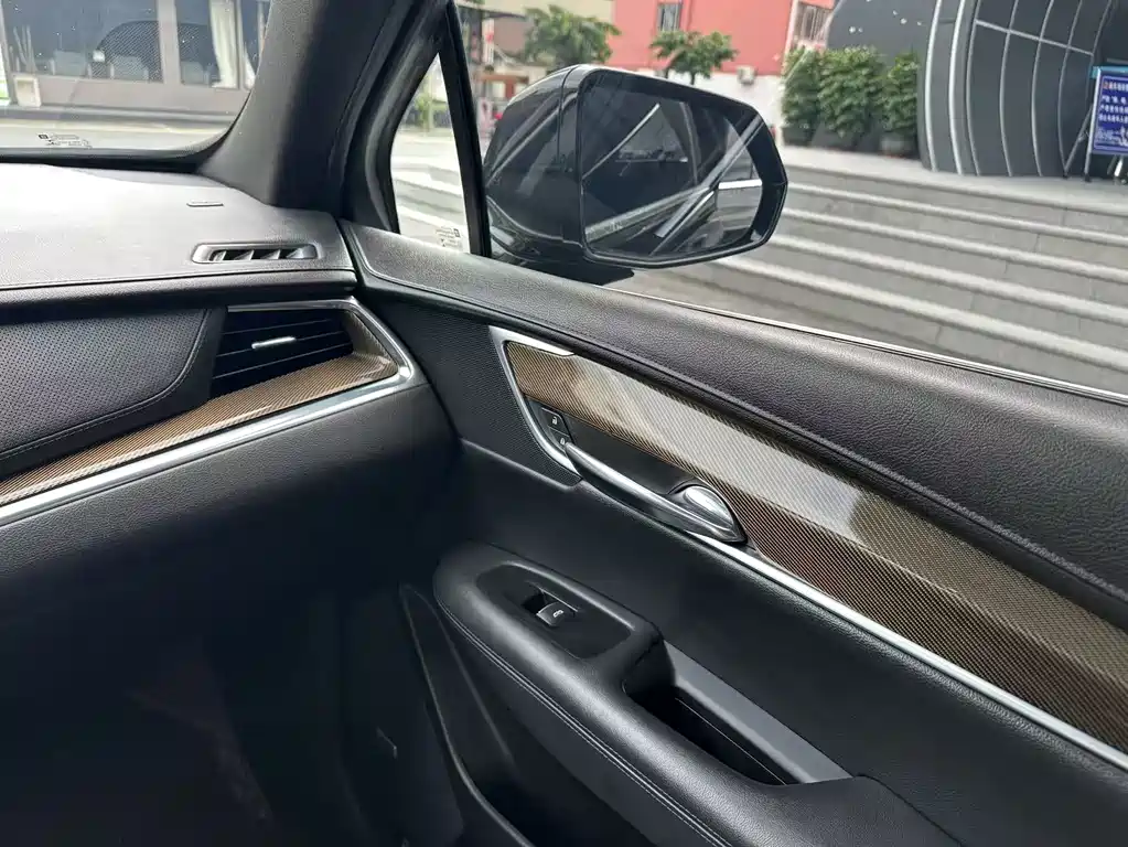 Cadillac XT5 — фото 14