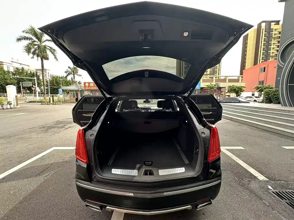 Cadillac XT5 — фото 15