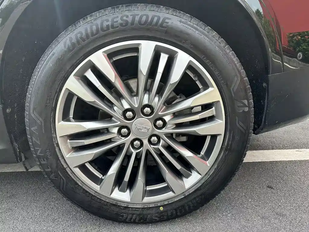 Cadillac XT5 — фото 18