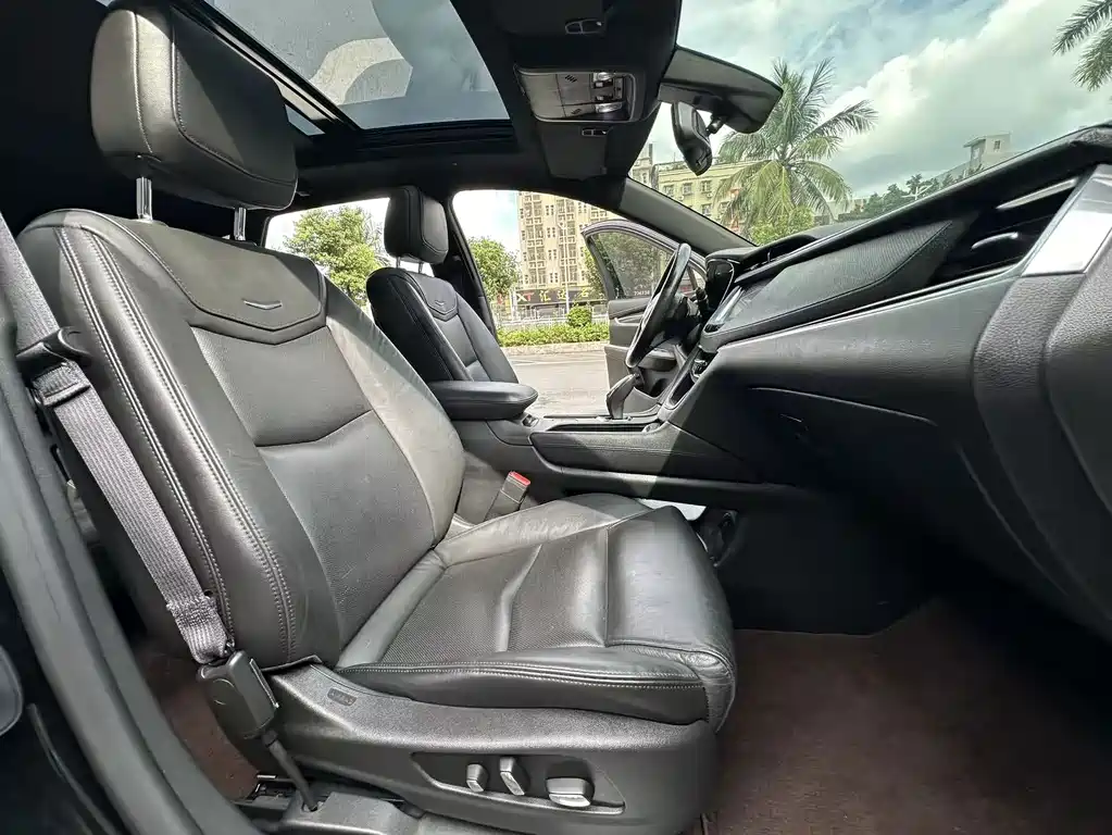 Cadillac XT5 — фото 8