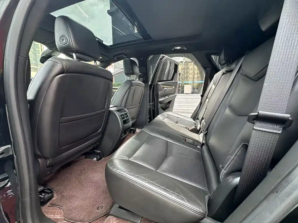 Cadillac XT5 — фото 10