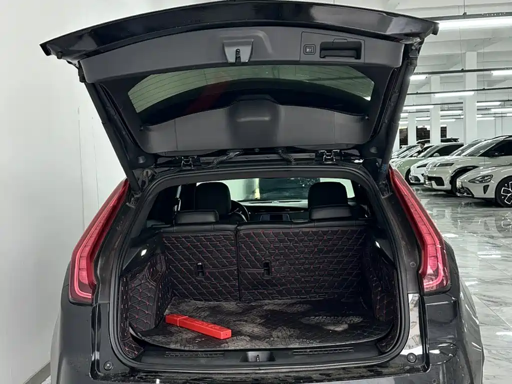 Cadillac XT4 — фото 11
