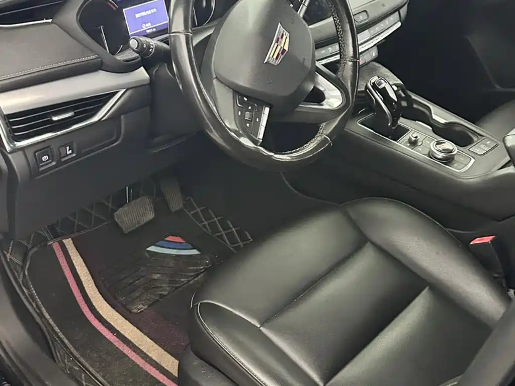 Cadillac XT4 — фото 10