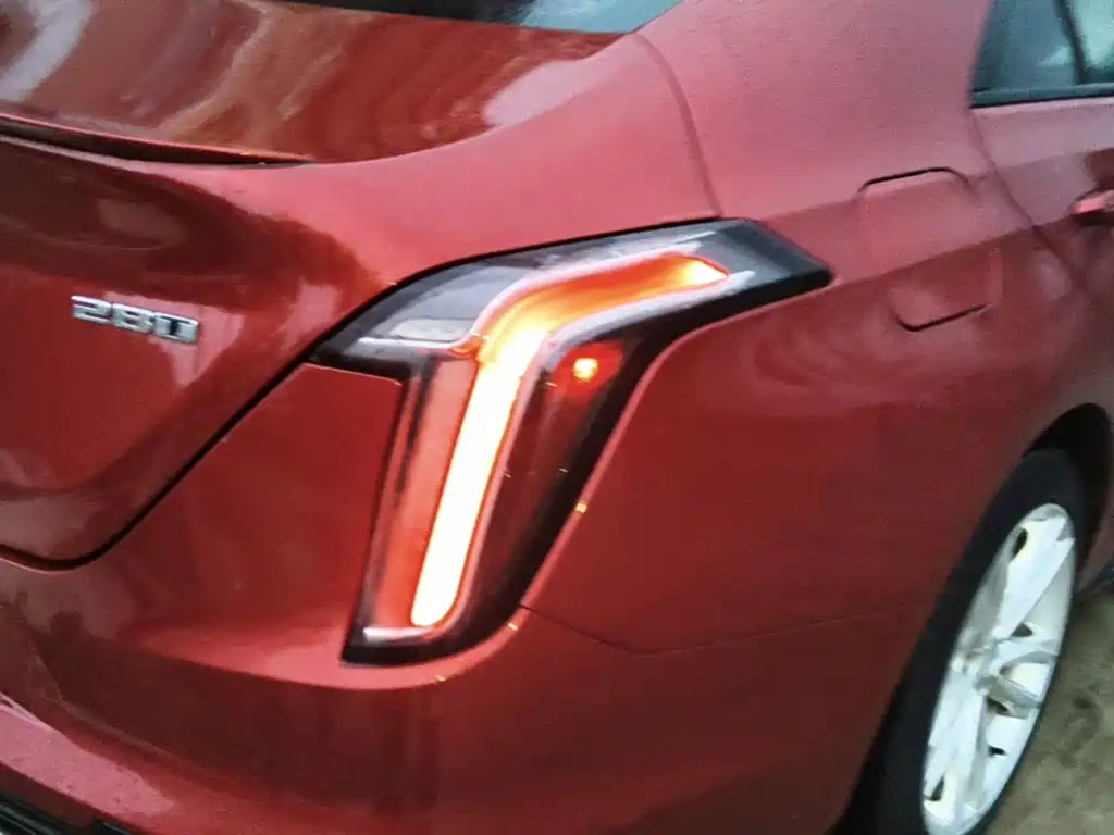 Cadillac CT4 — фото 8