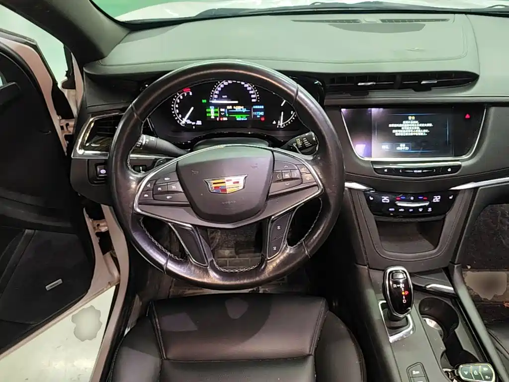 Cadillac XT5 — фото 11