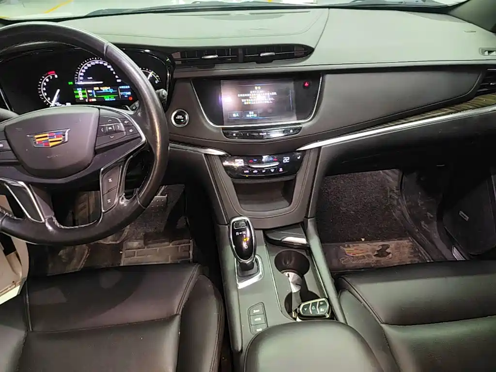 Cadillac XT5 — фото 14