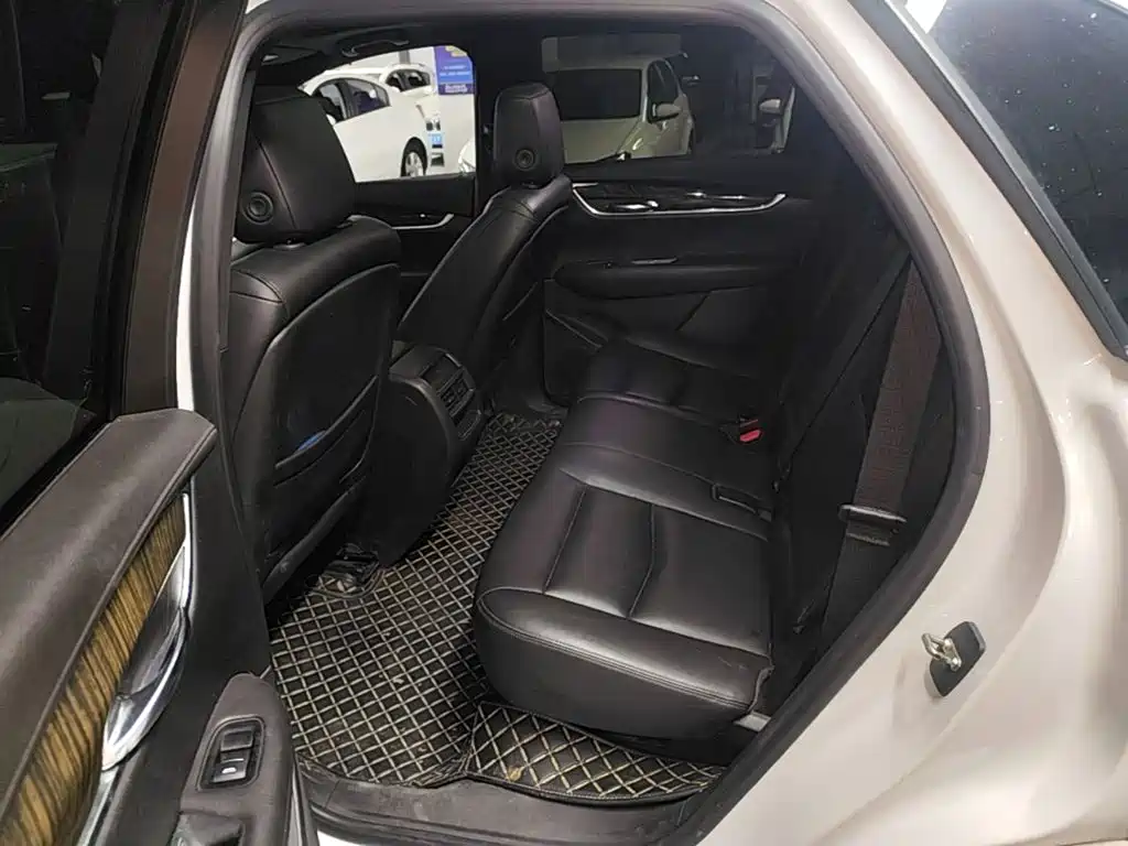 Cadillac XT5 — фото 17
