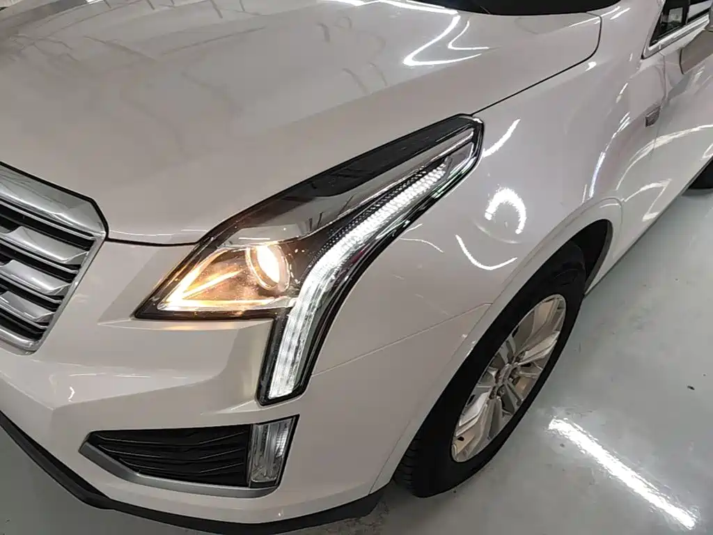 Cadillac XT5 — фото 24