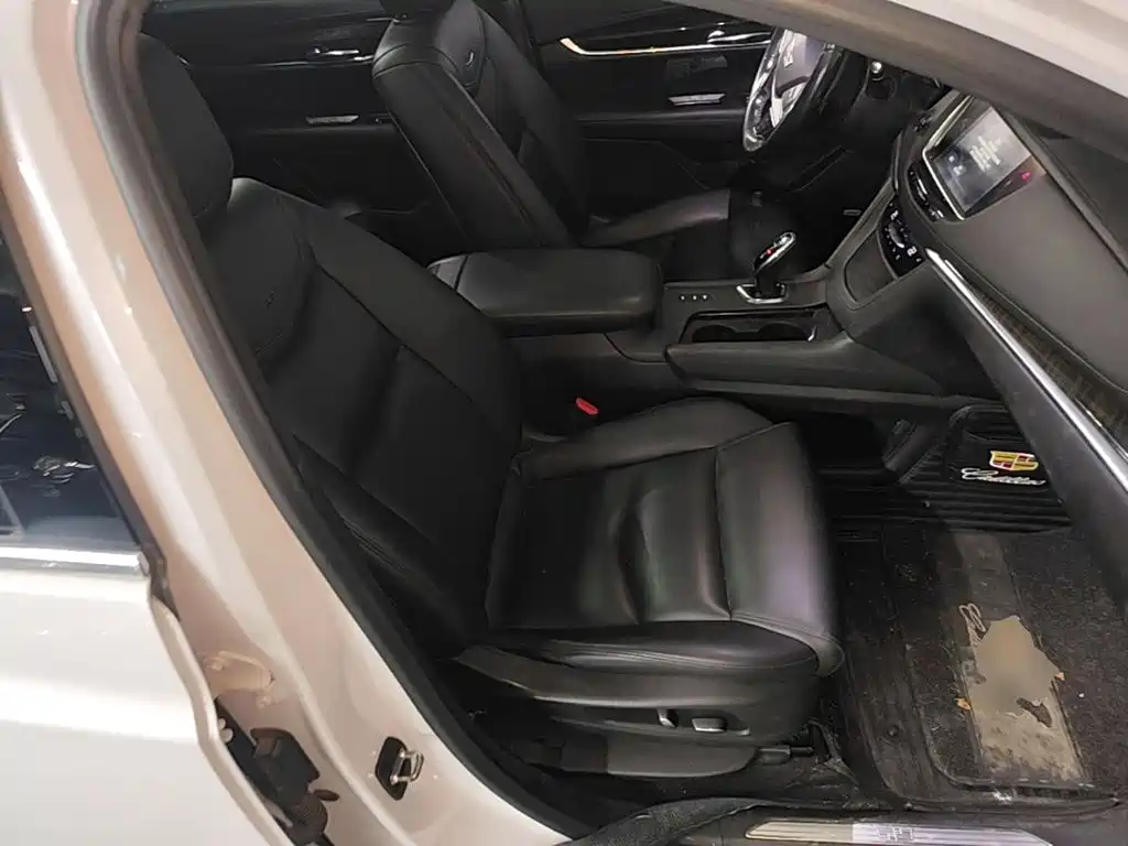 Cadillac XT5 — фото 25