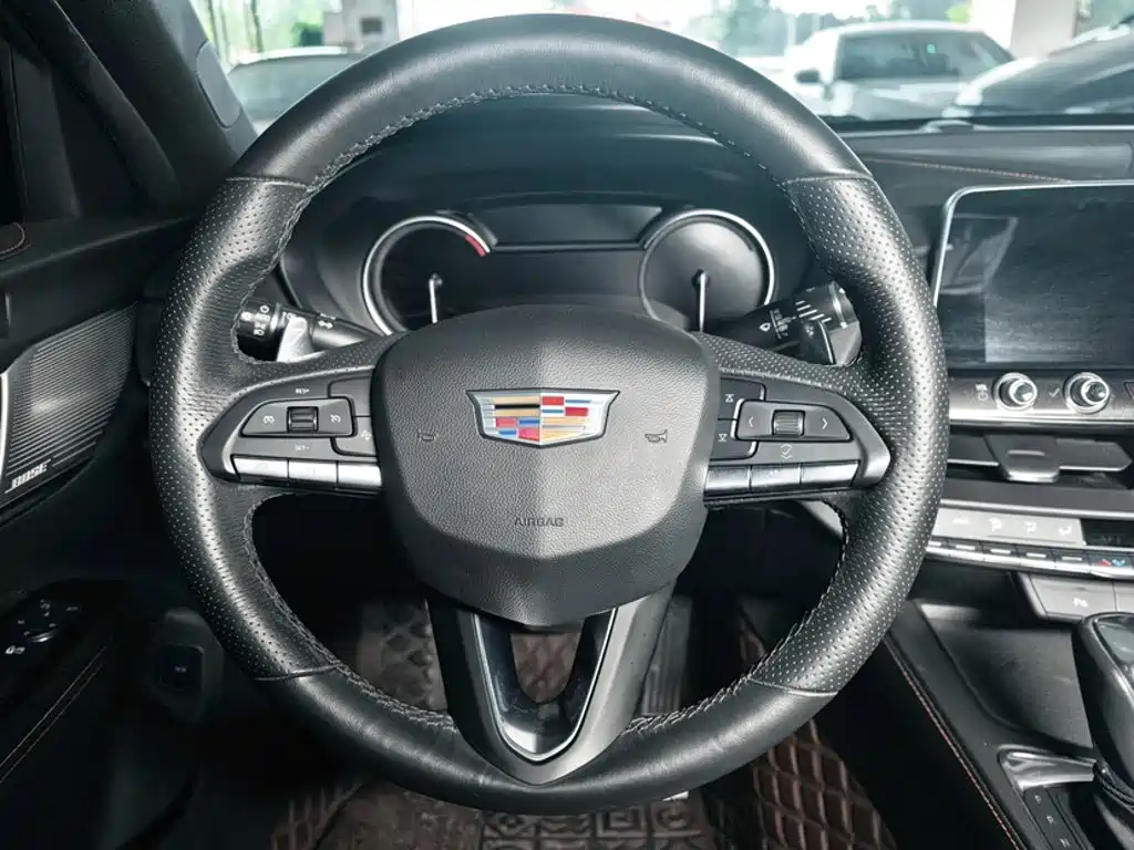 Cadillac CT4 — фото 5