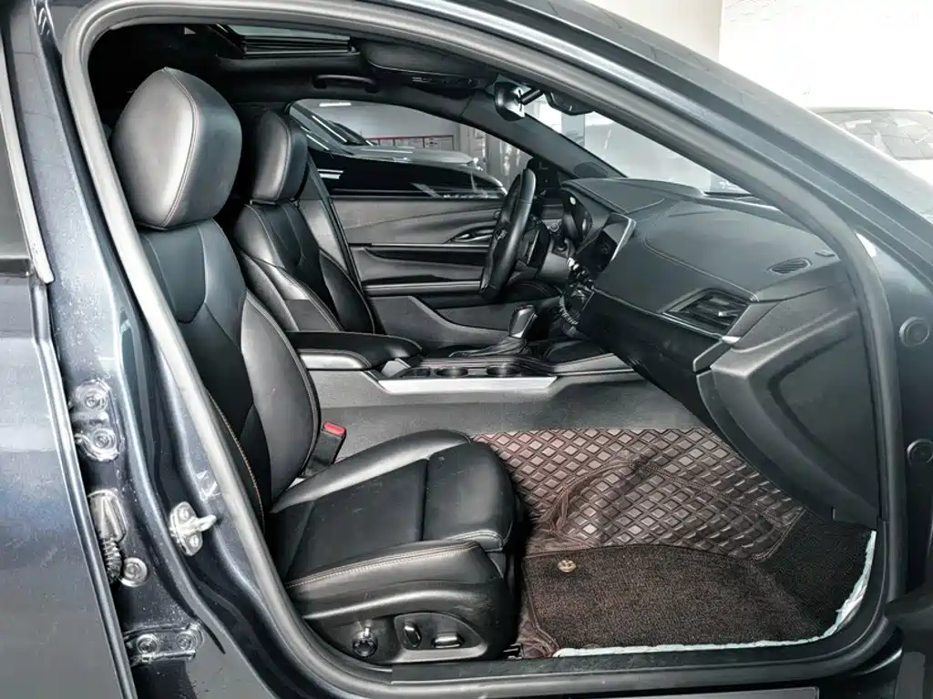 Cadillac CT4 — фото 8