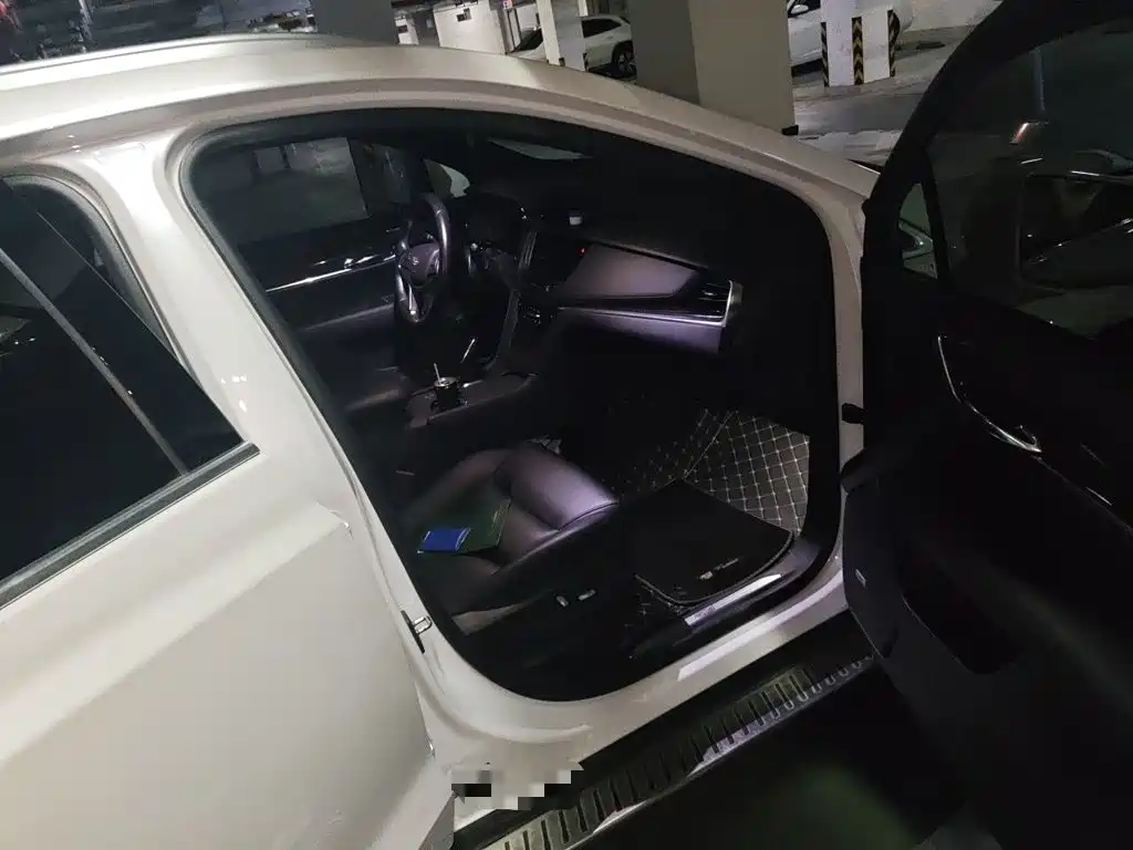 Cadillac XT5 — фото 19