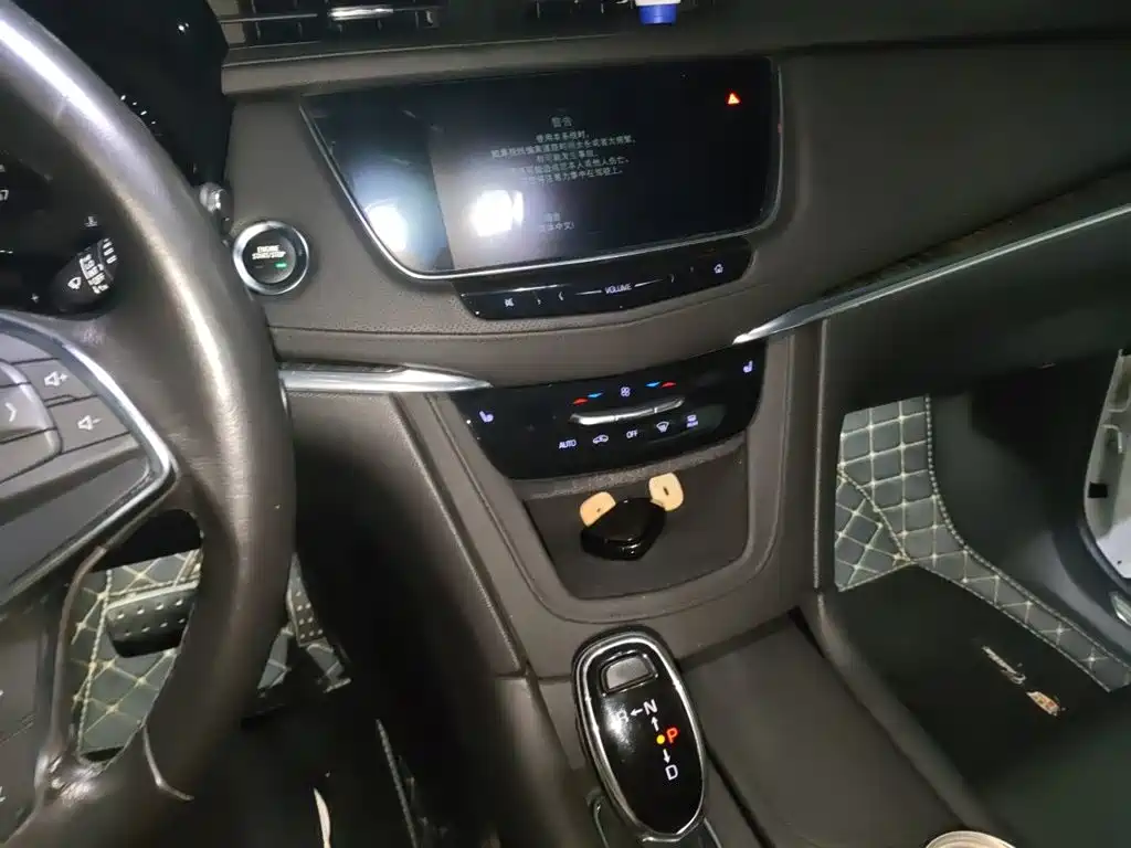Cadillac XT5 — фото 9
