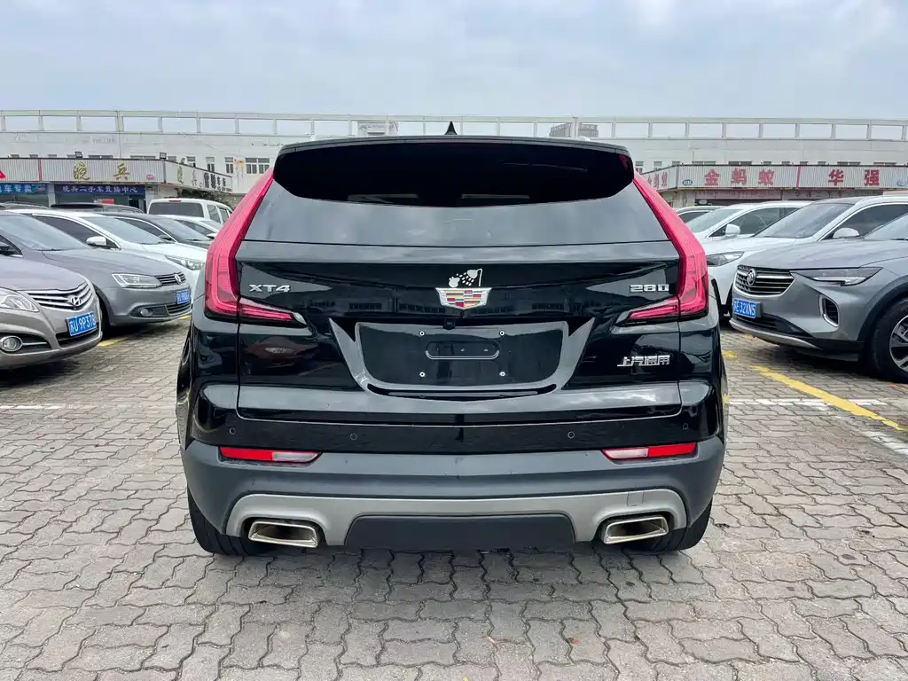 Cadillac XT4 — фото 8