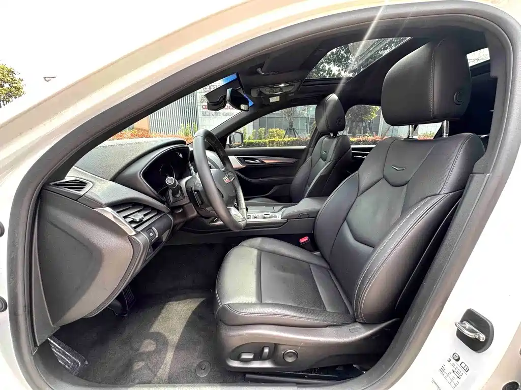Cadillac CT5 — фото 4