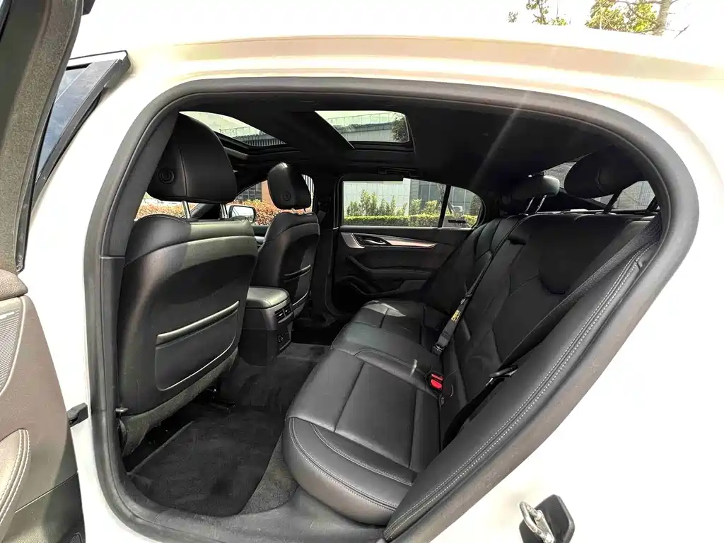 Cadillac CT5 — фото 7