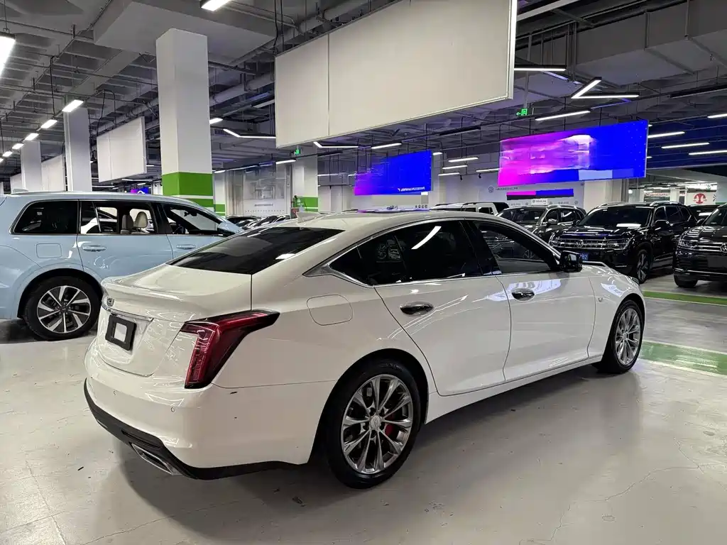 Cadillac CT5 — фото 10