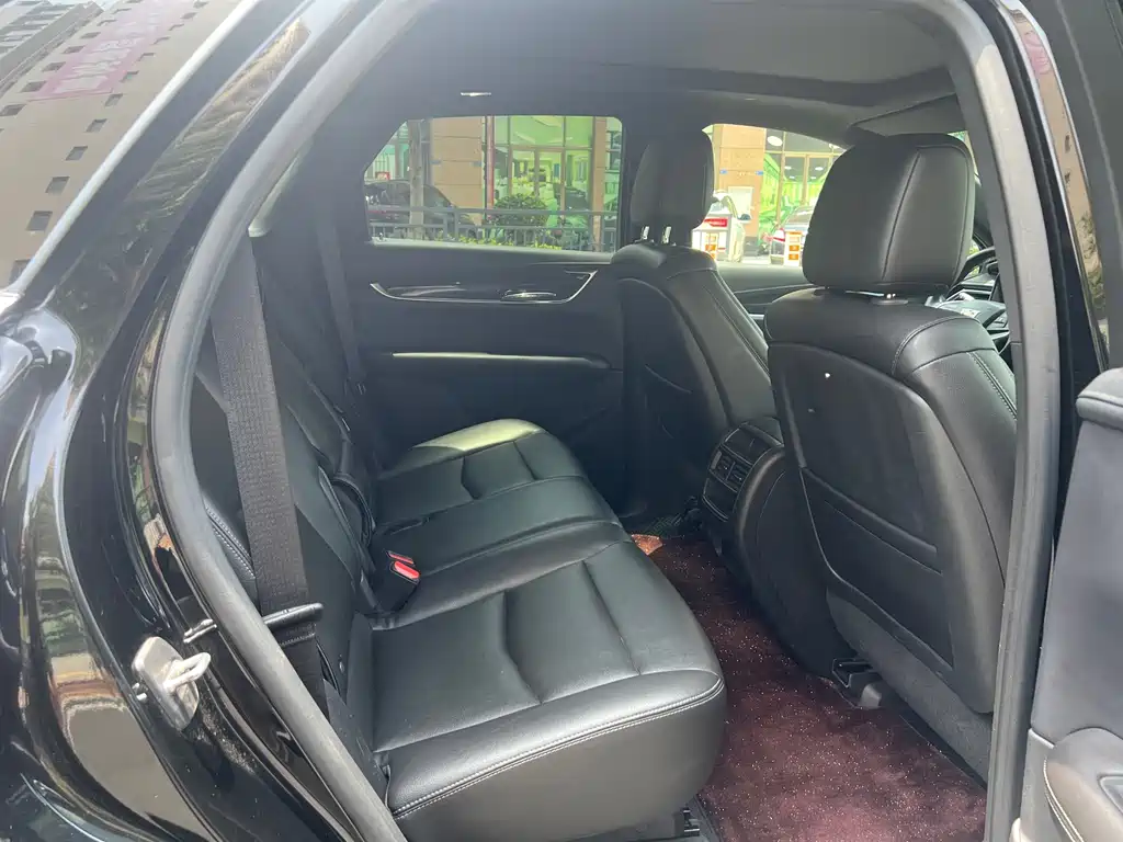 Cadillac XT5 — фото 11
