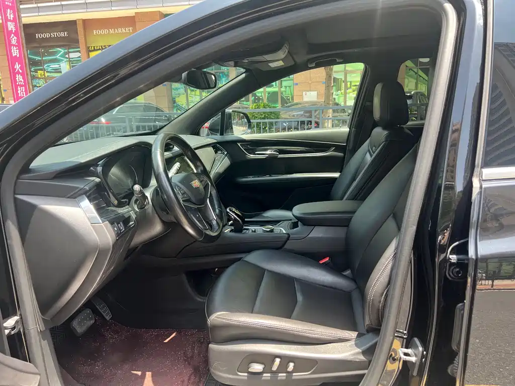 Cadillac XT5 — фото 8