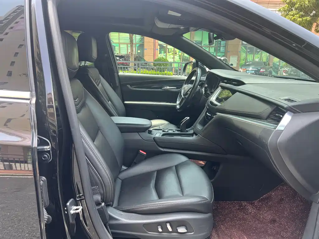 Cadillac XT5 — фото 10