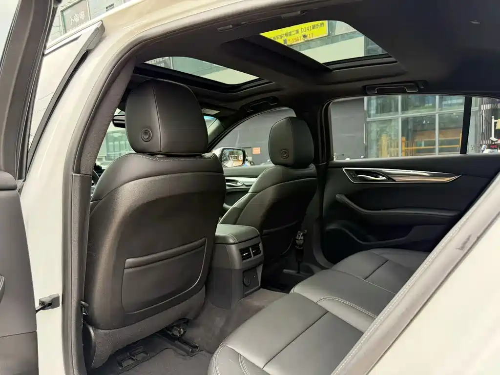 Cadillac CT5 — фото 6