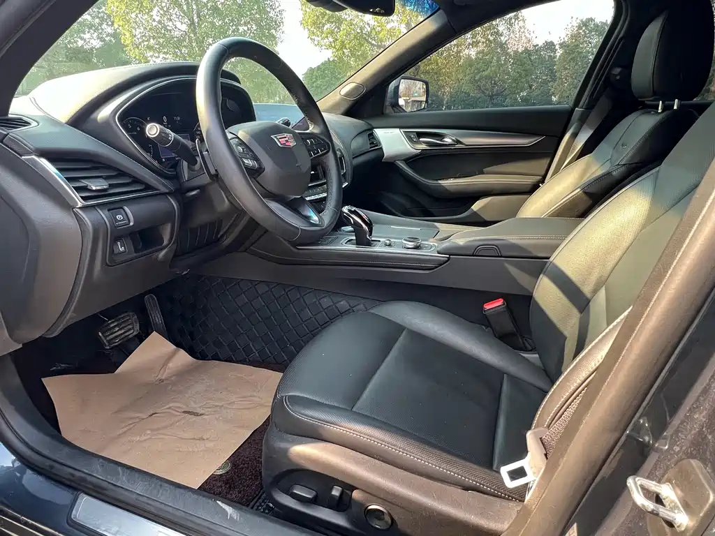 Cadillac CT5 — фото 4