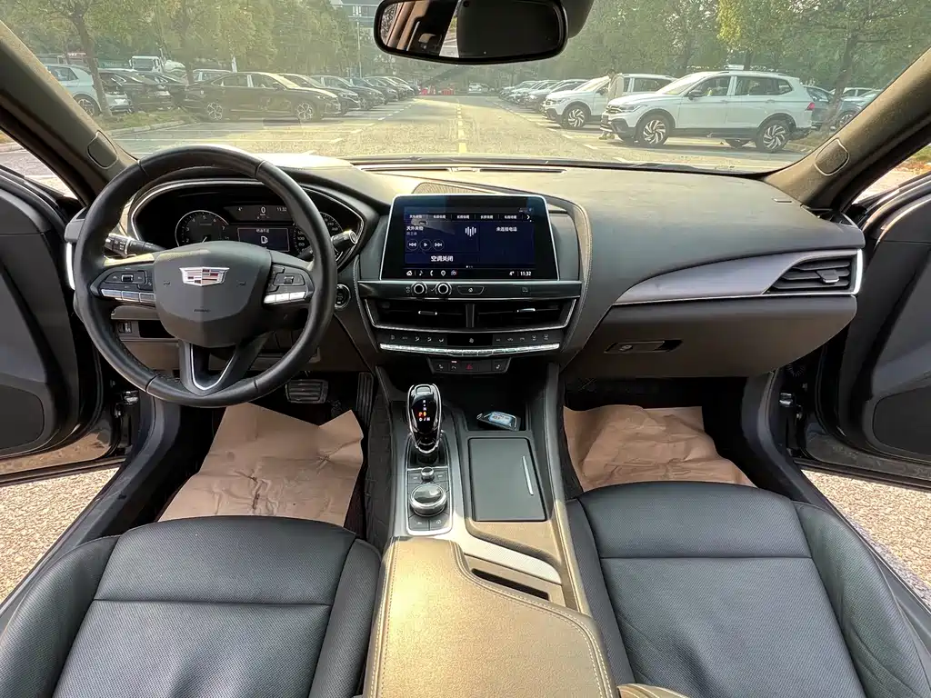 Cadillac CT5 — фото 7