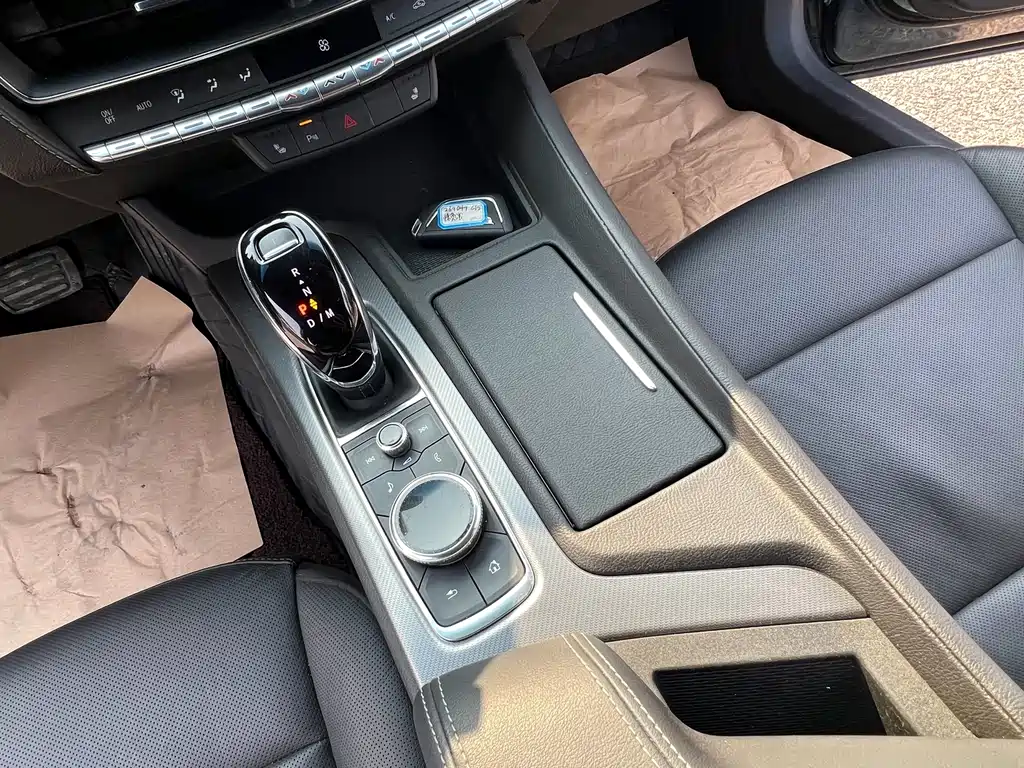 Cadillac CT5 — фото 8
