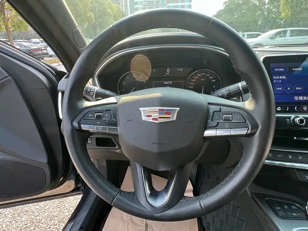 Cadillac CT5 — фото 9