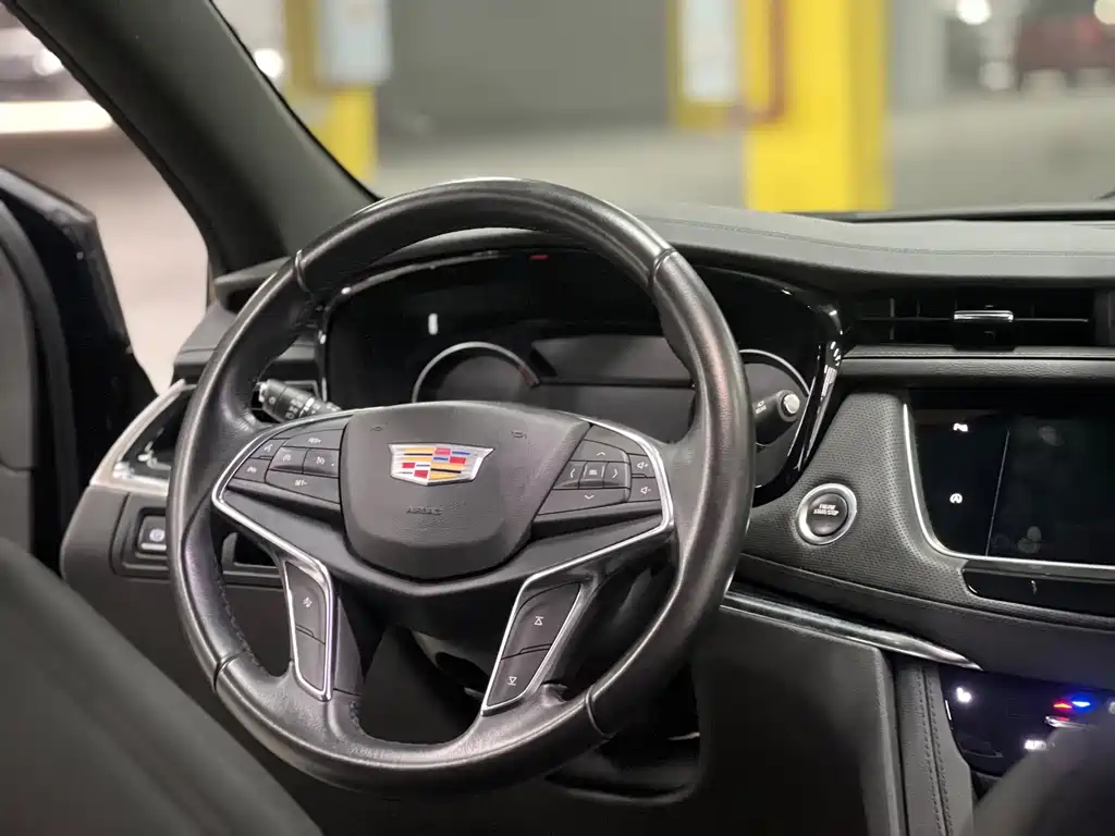 Cadillac XT5 — фото 11
