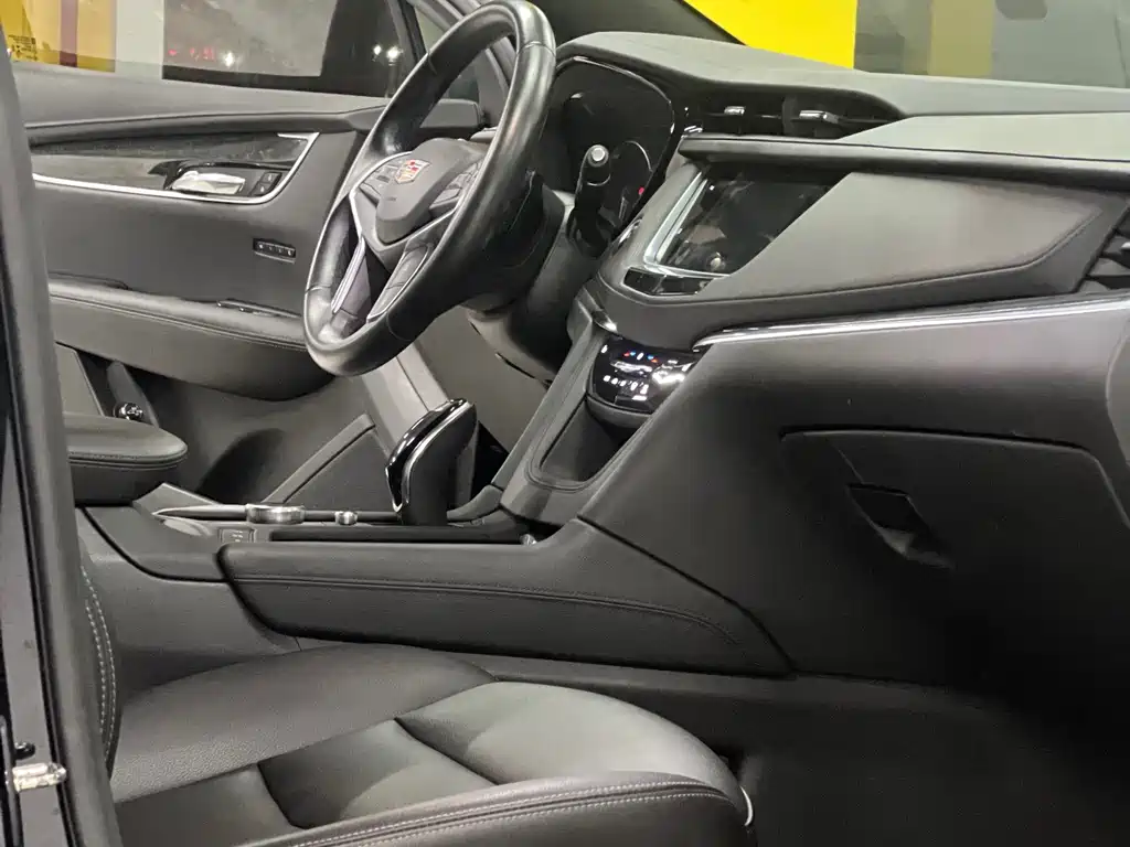 Cadillac XT5 — фото 6