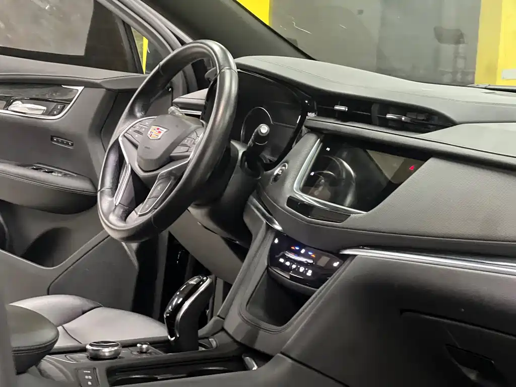 Cadillac XT5 — фото 7