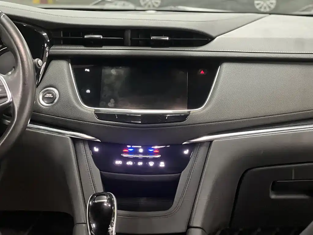 Cadillac XT5 — фото 9