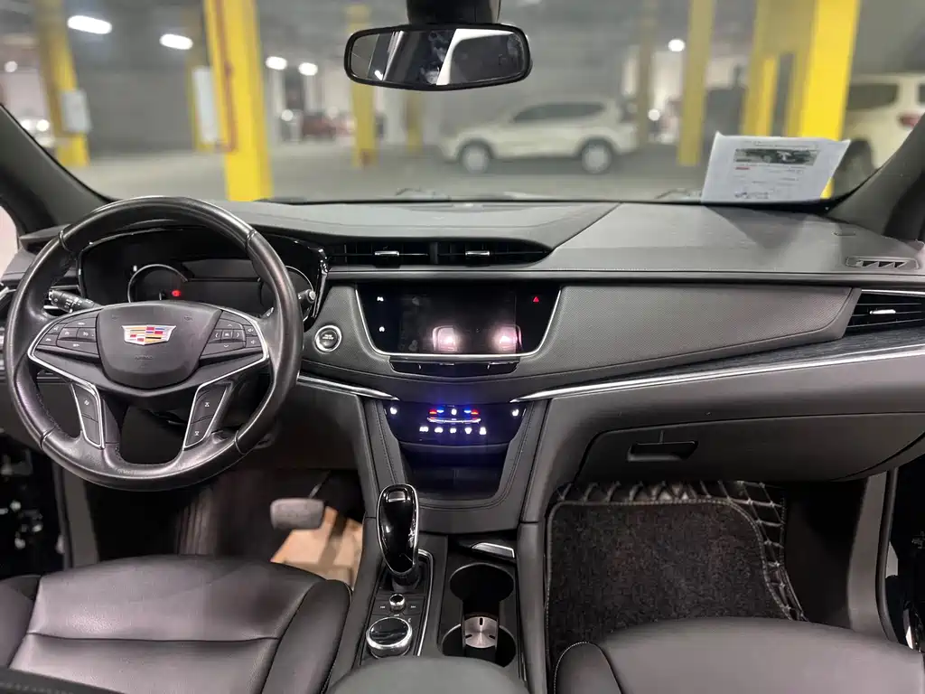 Cadillac XT5 — фото 10