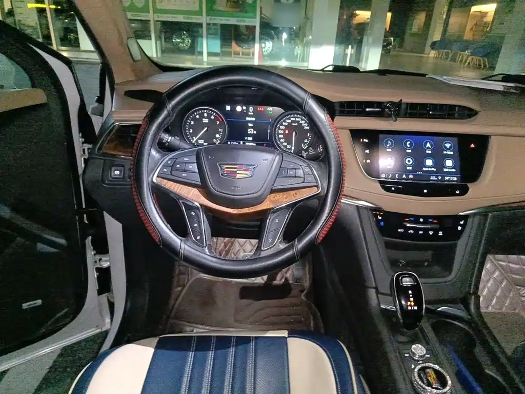 Cadillac XT5 — фото 11