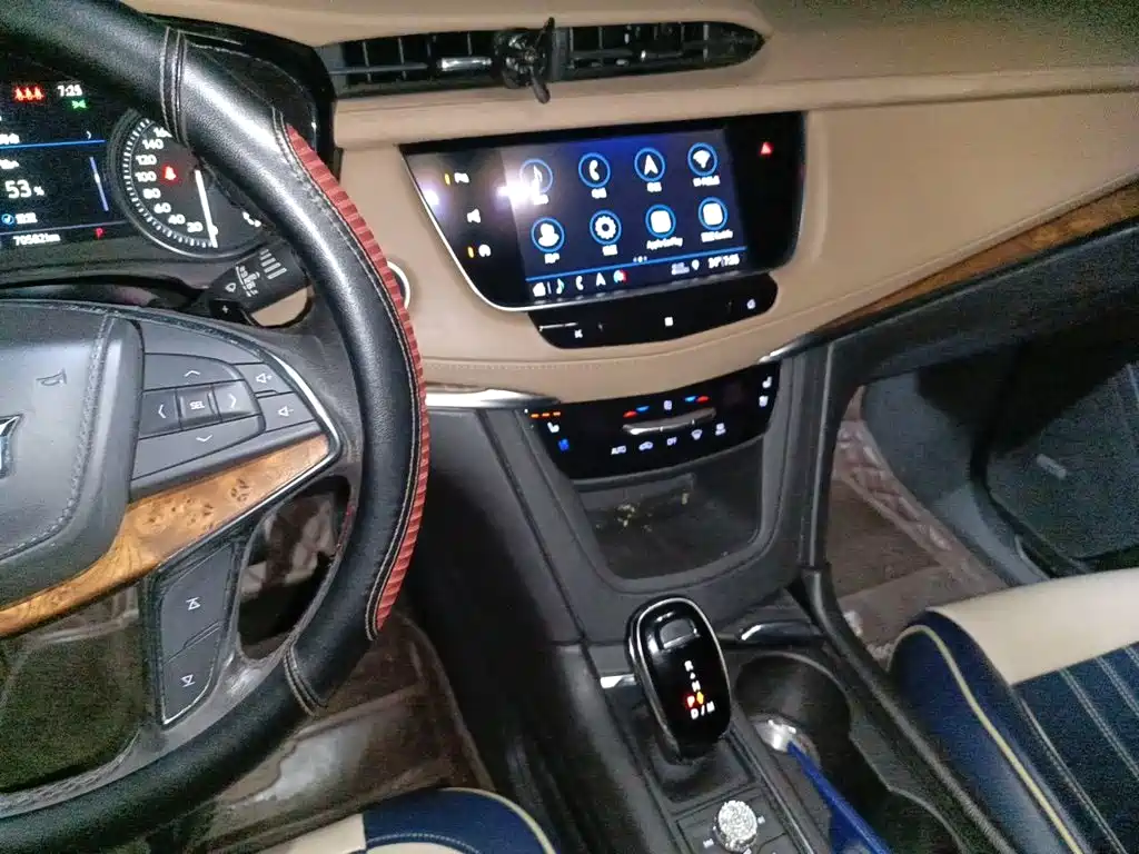 Cadillac XT5 — фото 14