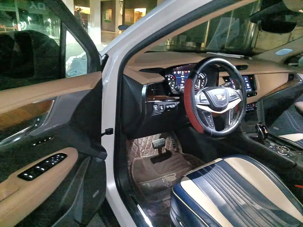 Cadillac XT5 — фото 17