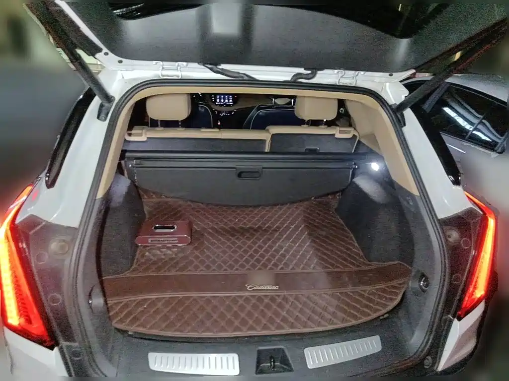 Cadillac XT5 — фото 20