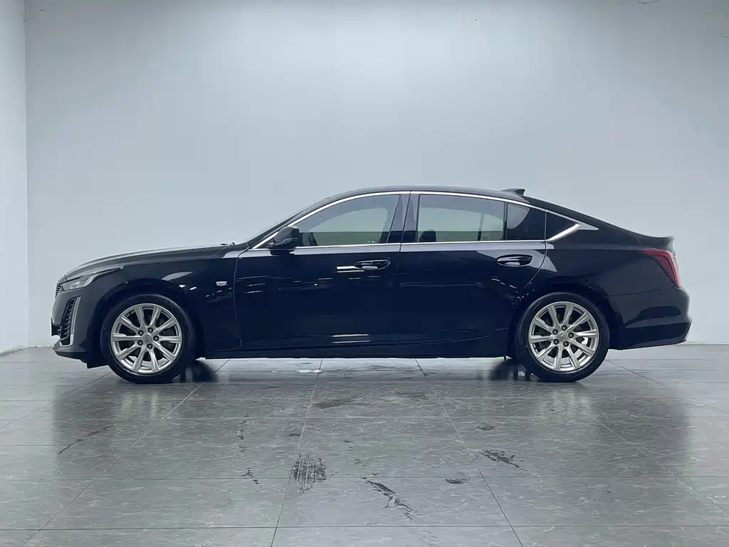 Cadillac CT5 — фото 8