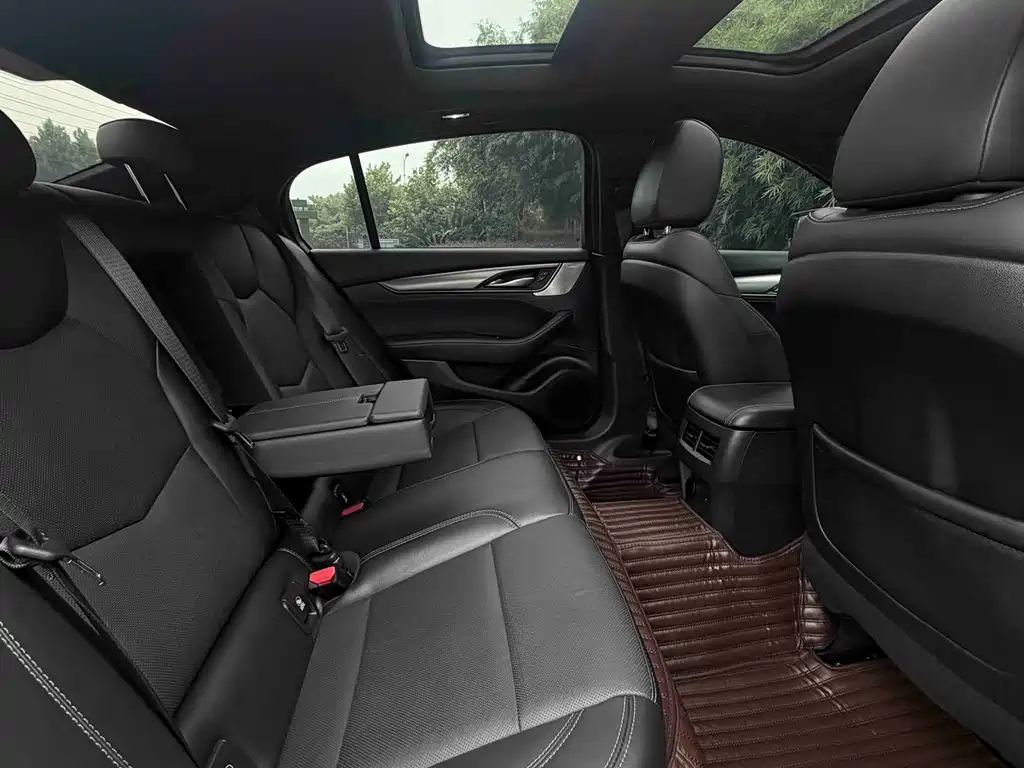 Cadillac CT5 — фото 6