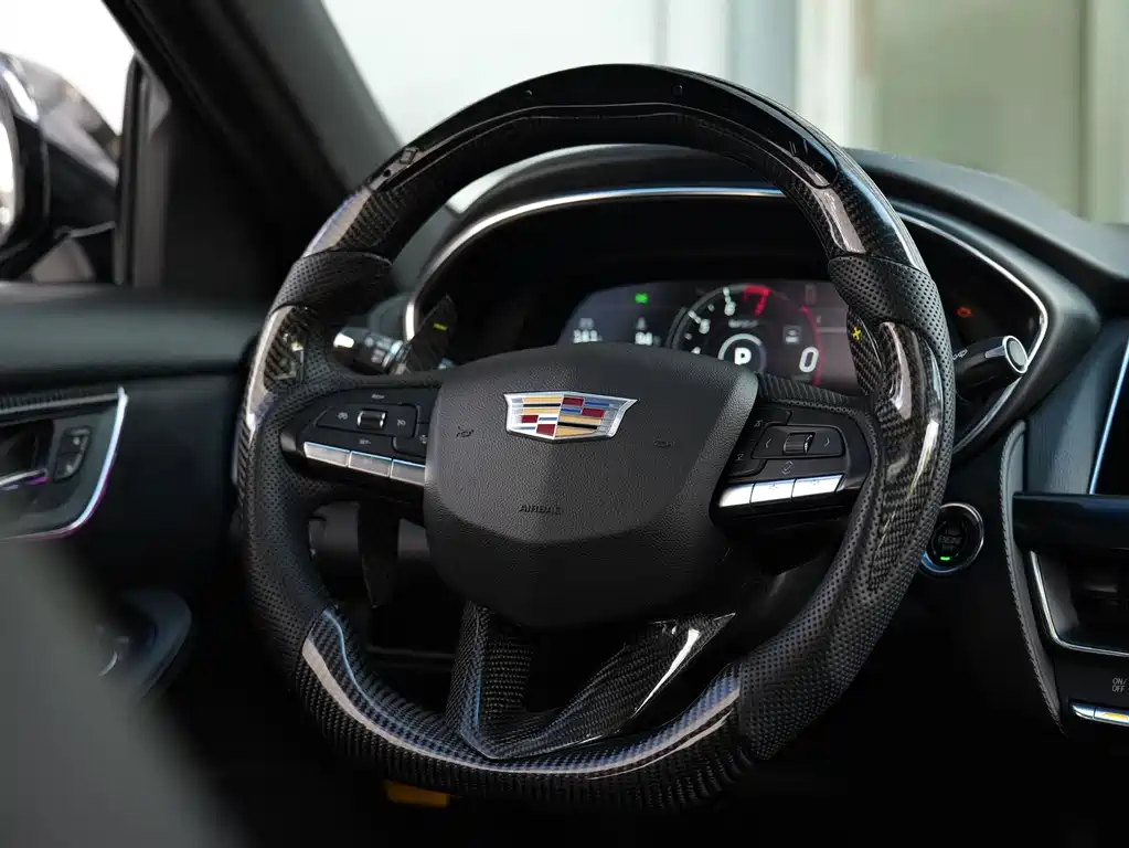 Cadillac CT5 — фото 11