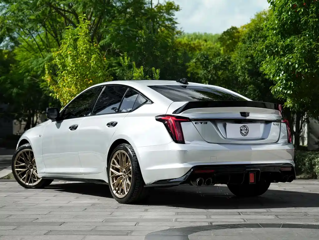 Cadillac CT5 — фото 13