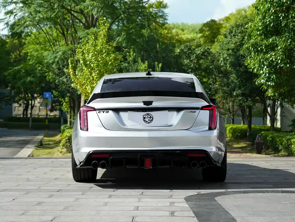 Cadillac CT5 — фото 14