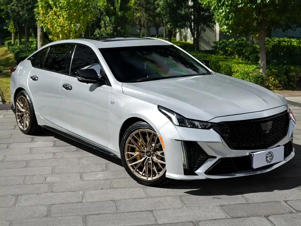 Cadillac CT5 — фото 4